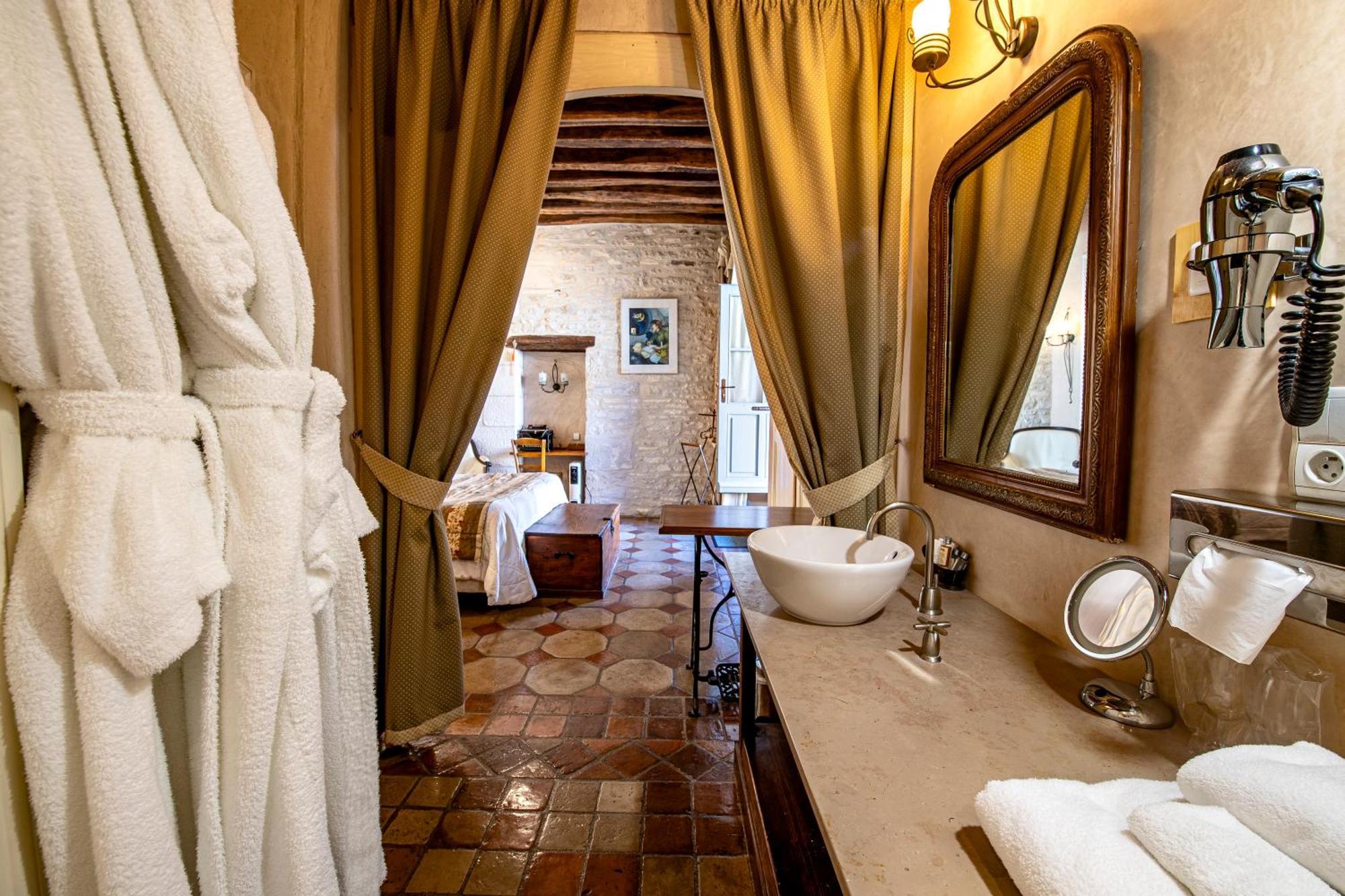 Hotel De La Beursaudiere Nitry Bagian luar foto