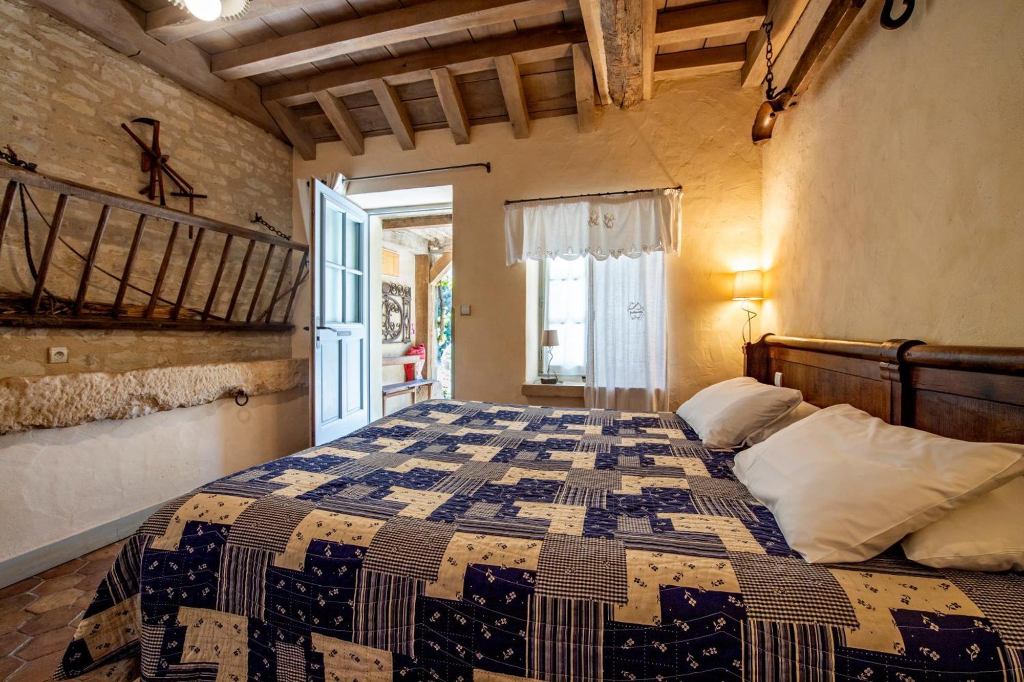 Hotel De La Beursaudiere Nitry Bagian luar foto