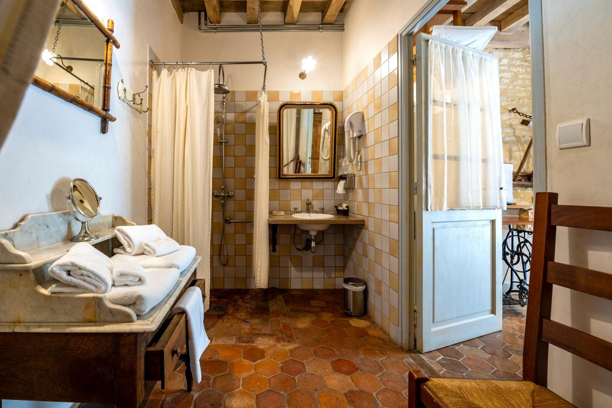 Hotel De La Beursaudiere Nitry Bagian luar foto