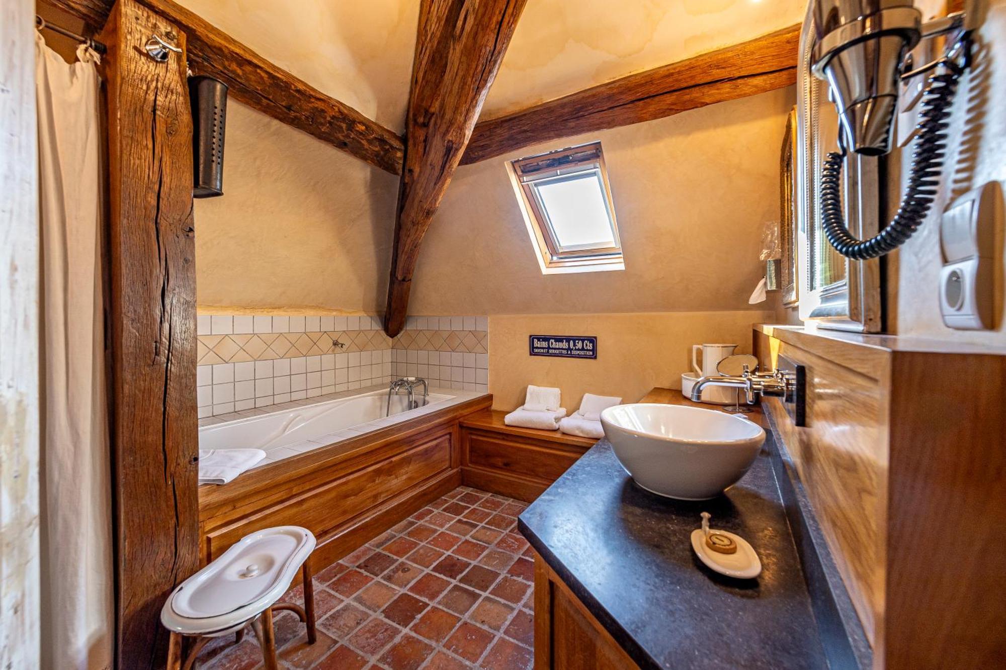 Hotel De La Beursaudiere Nitry Bagian luar foto