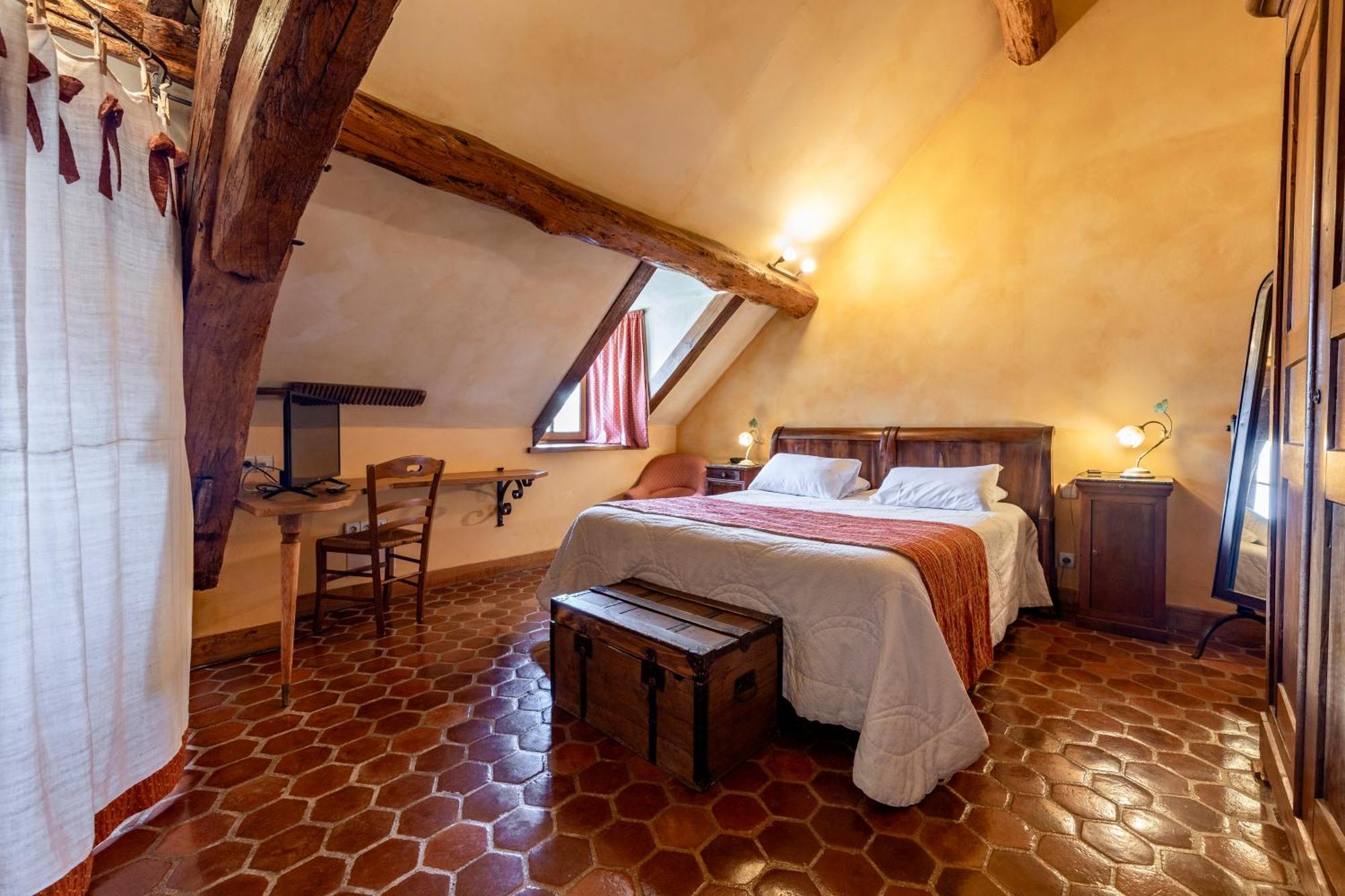 Hotel De La Beursaudiere Nitry Bagian luar foto