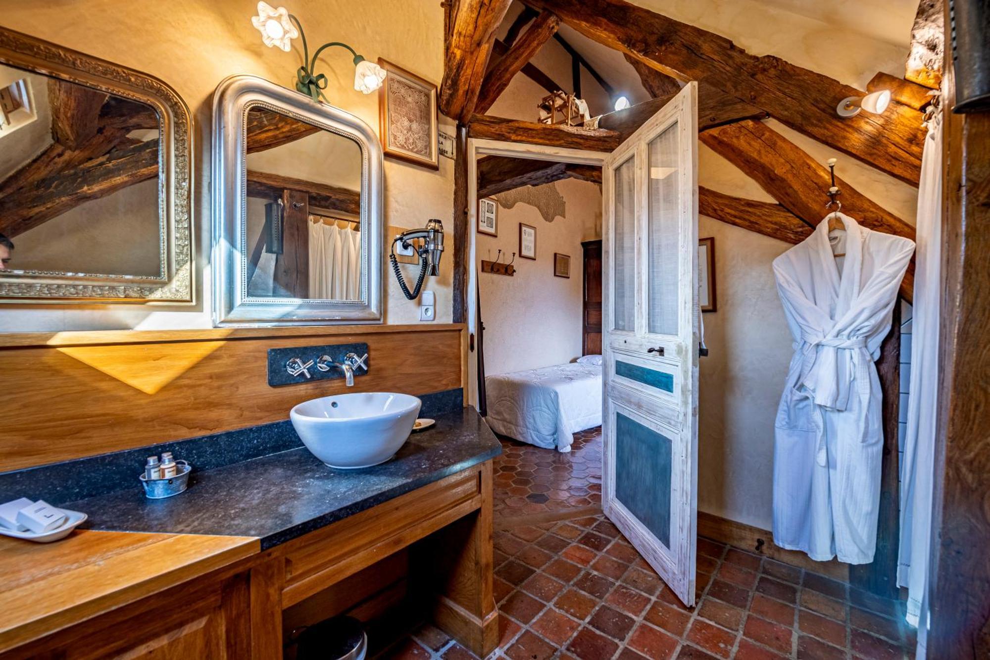 Hotel De La Beursaudiere Nitry Bagian luar foto