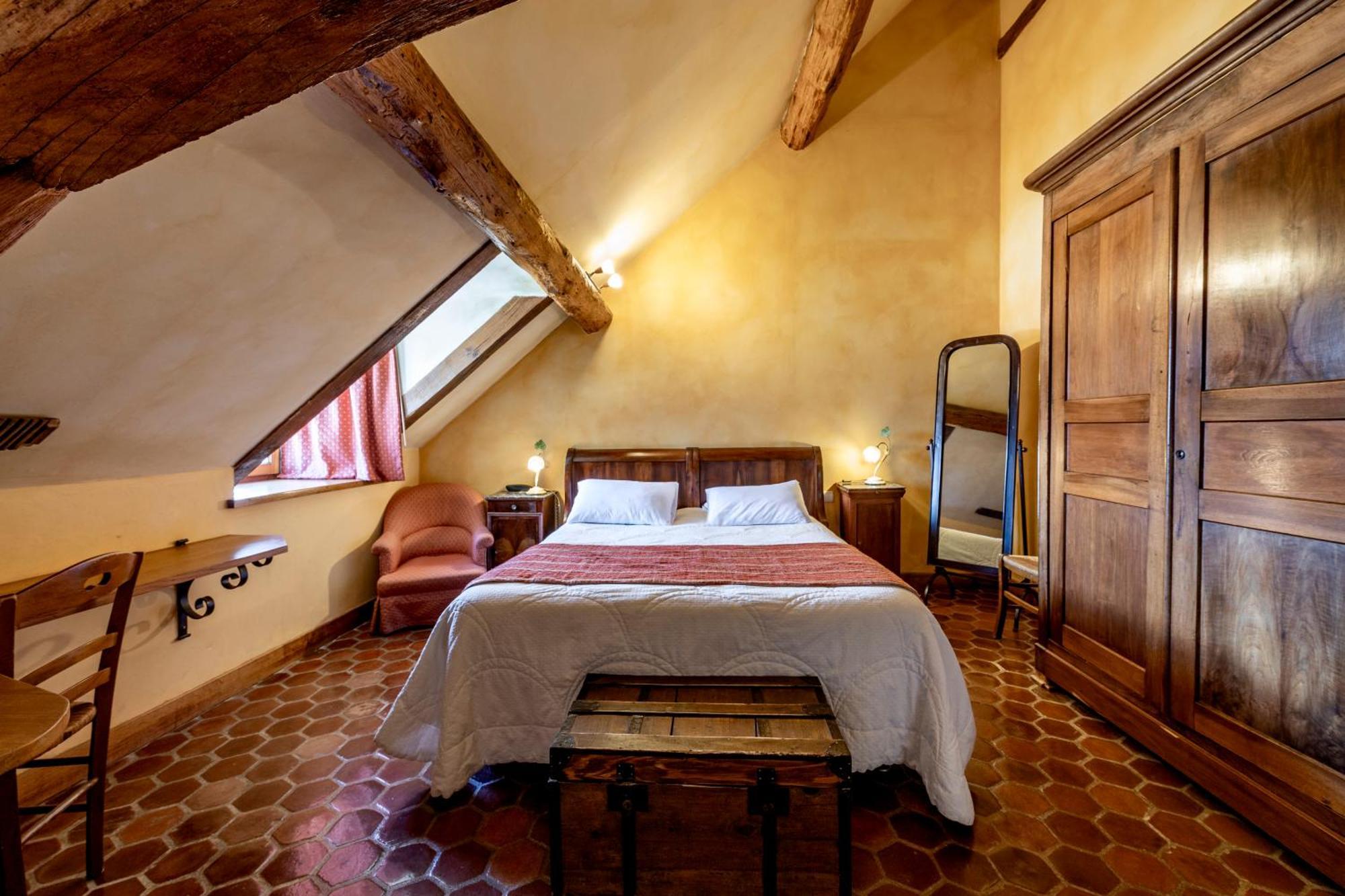 Hotel De La Beursaudiere Nitry Bagian luar foto