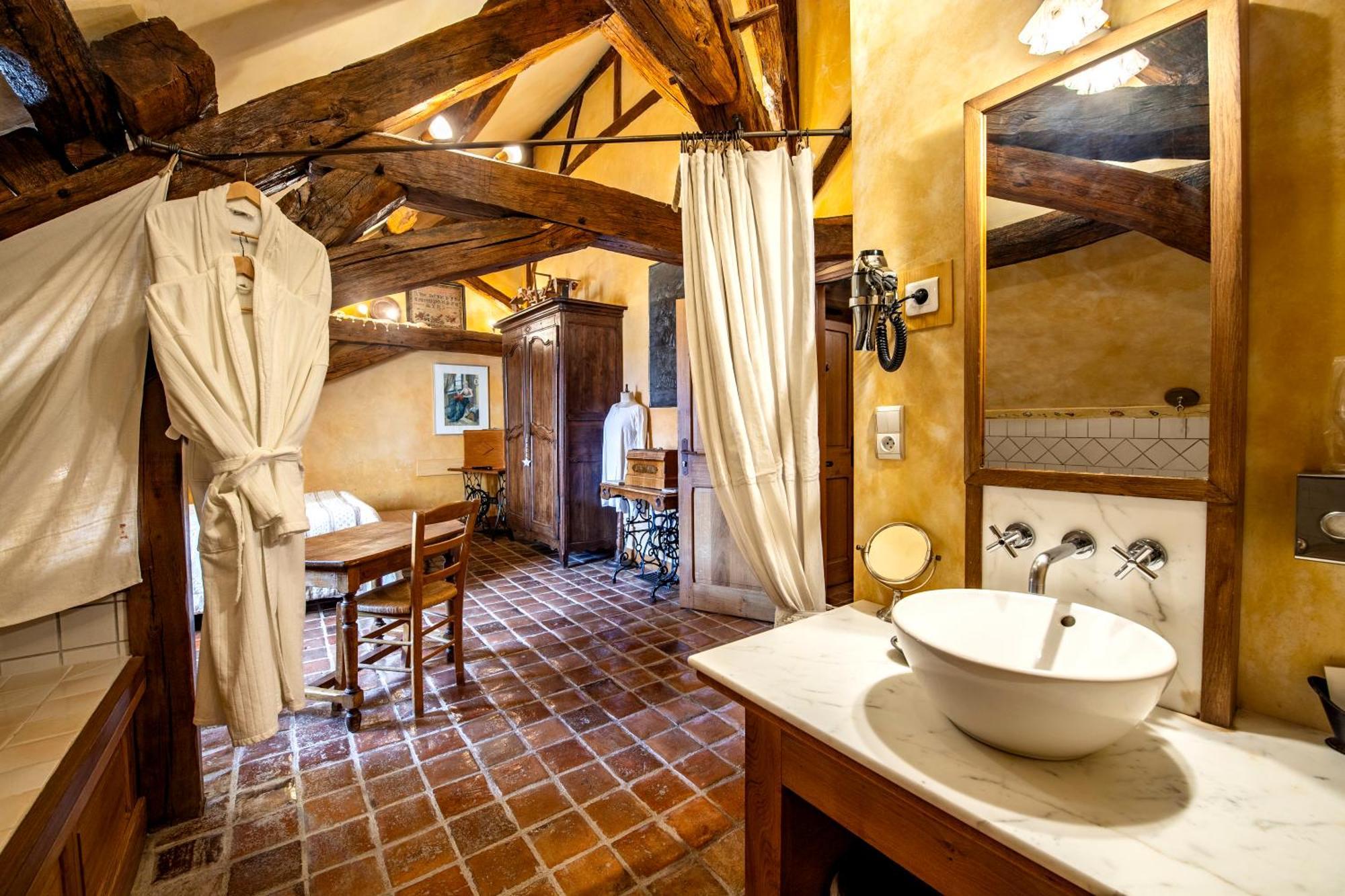 Hotel De La Beursaudiere Nitry Bagian luar foto