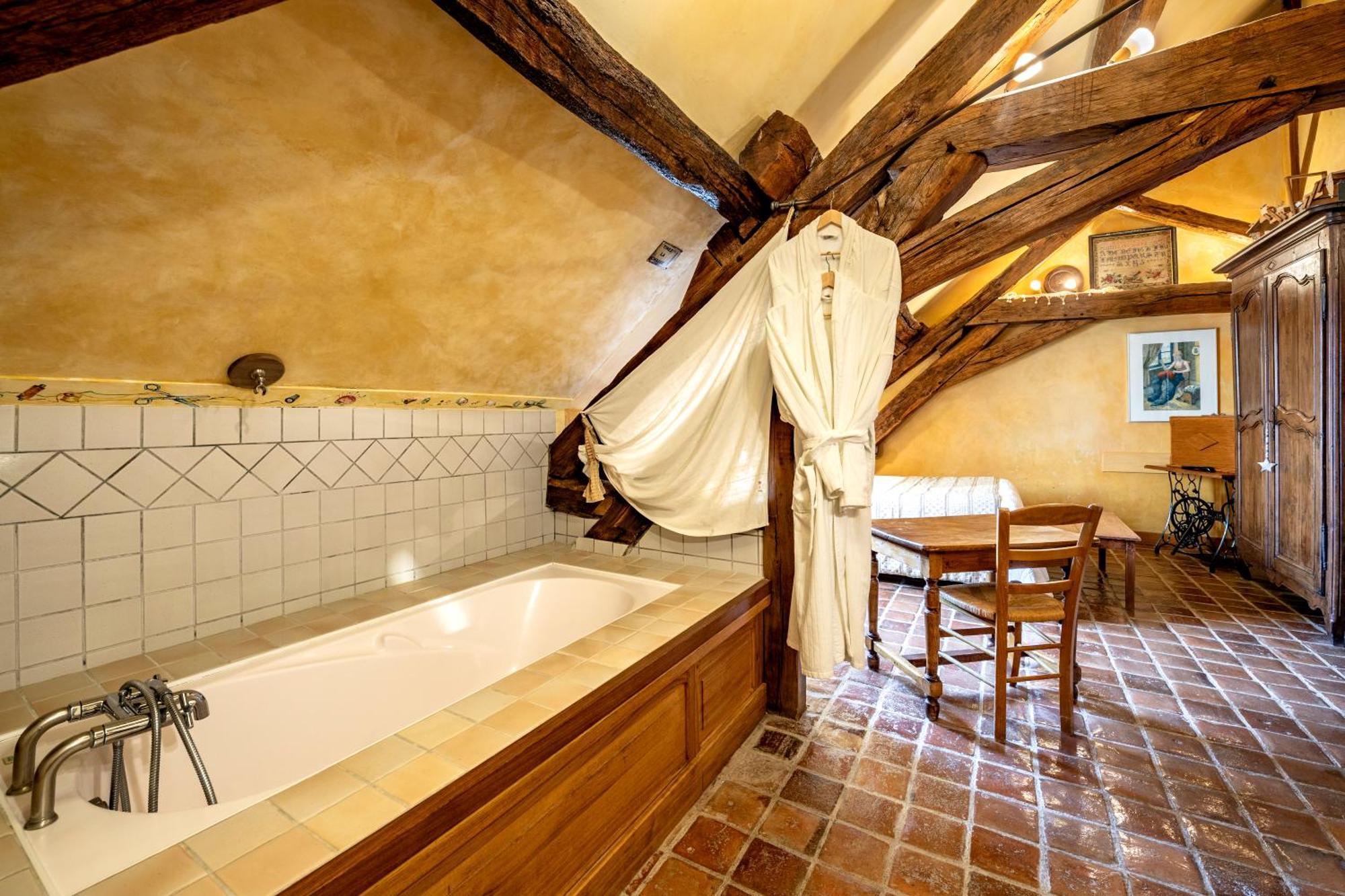 Hotel De La Beursaudiere Nitry Bagian luar foto