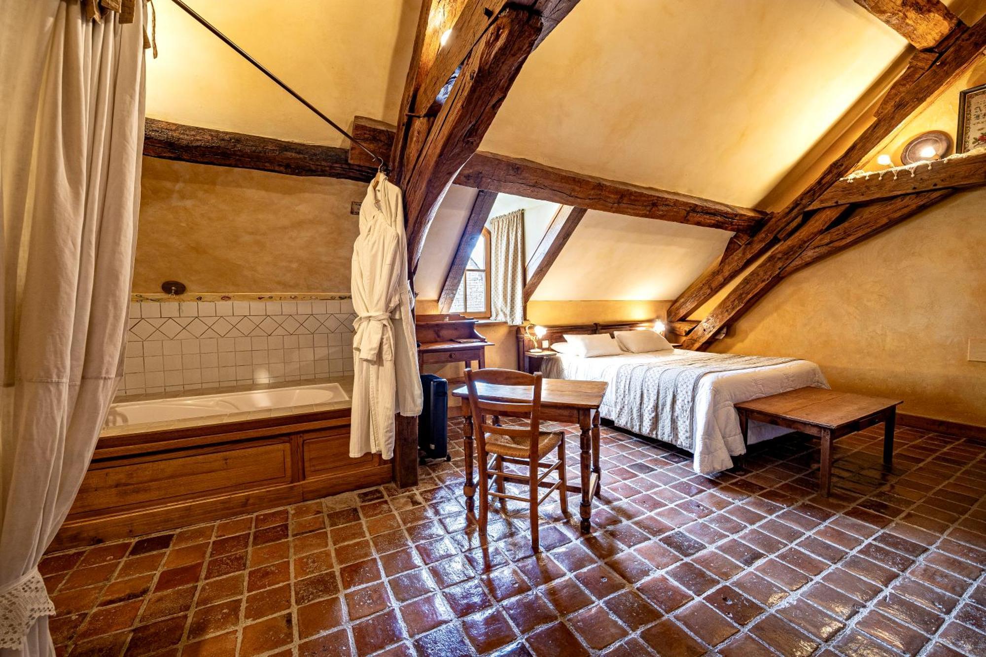 Hotel De La Beursaudiere Nitry Bagian luar foto