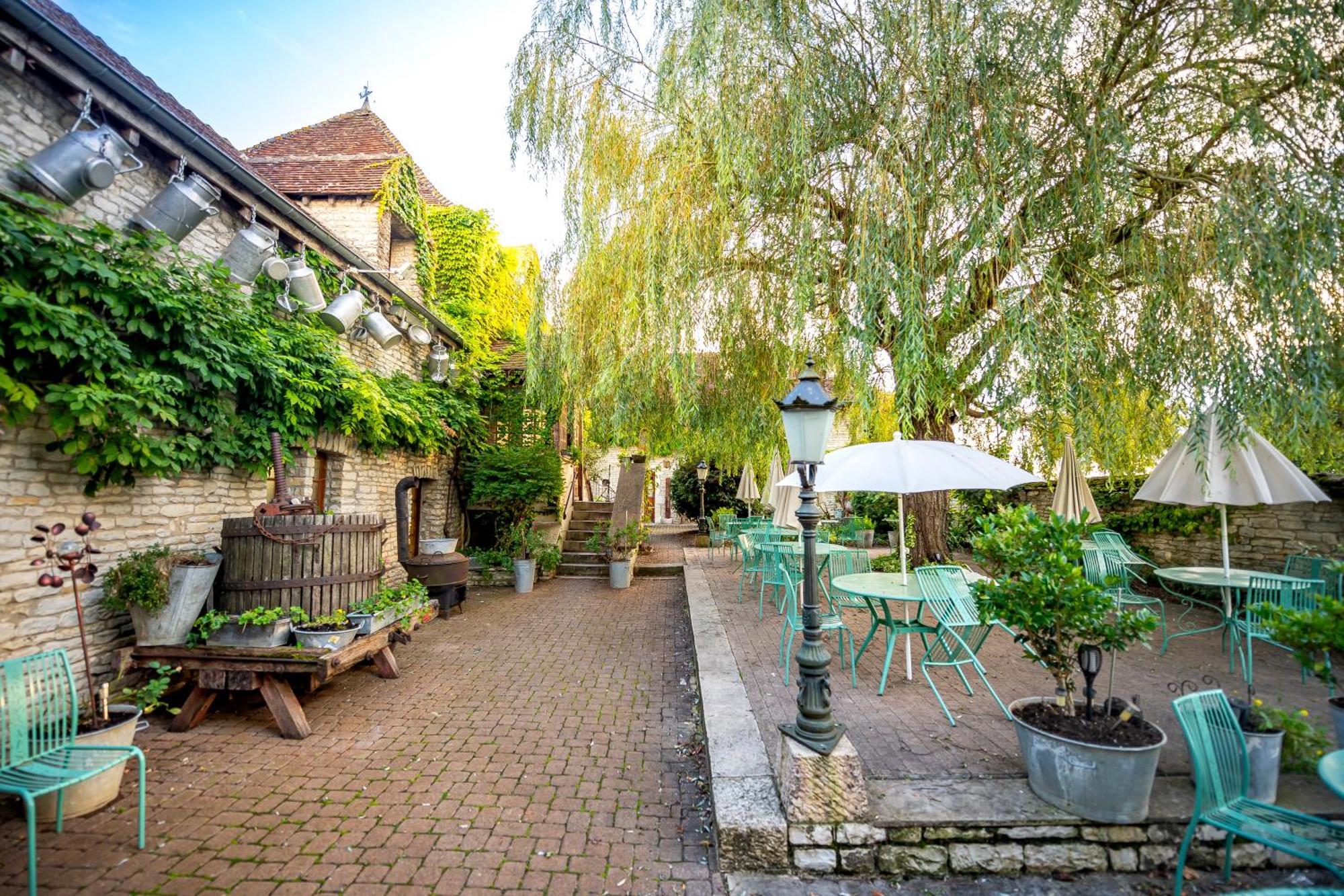 Hotel De La Beursaudiere Nitry Bagian luar foto