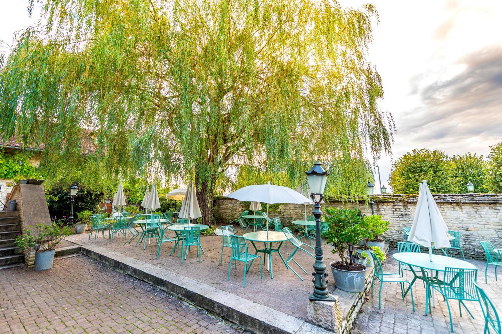 Hotel De La Beursaudiere Nitry Bagian luar foto