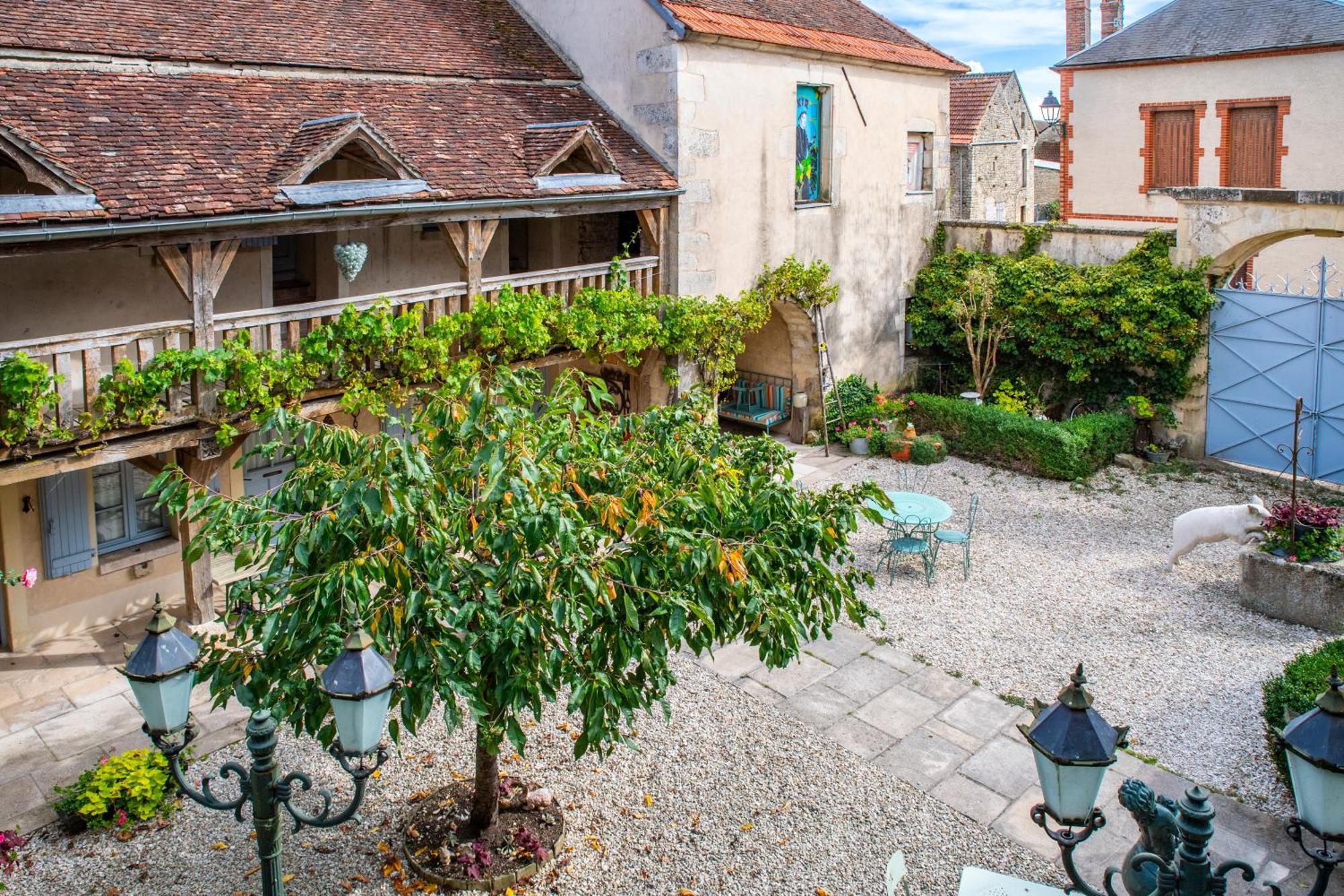 Hotel De La Beursaudiere Nitry Bagian luar foto