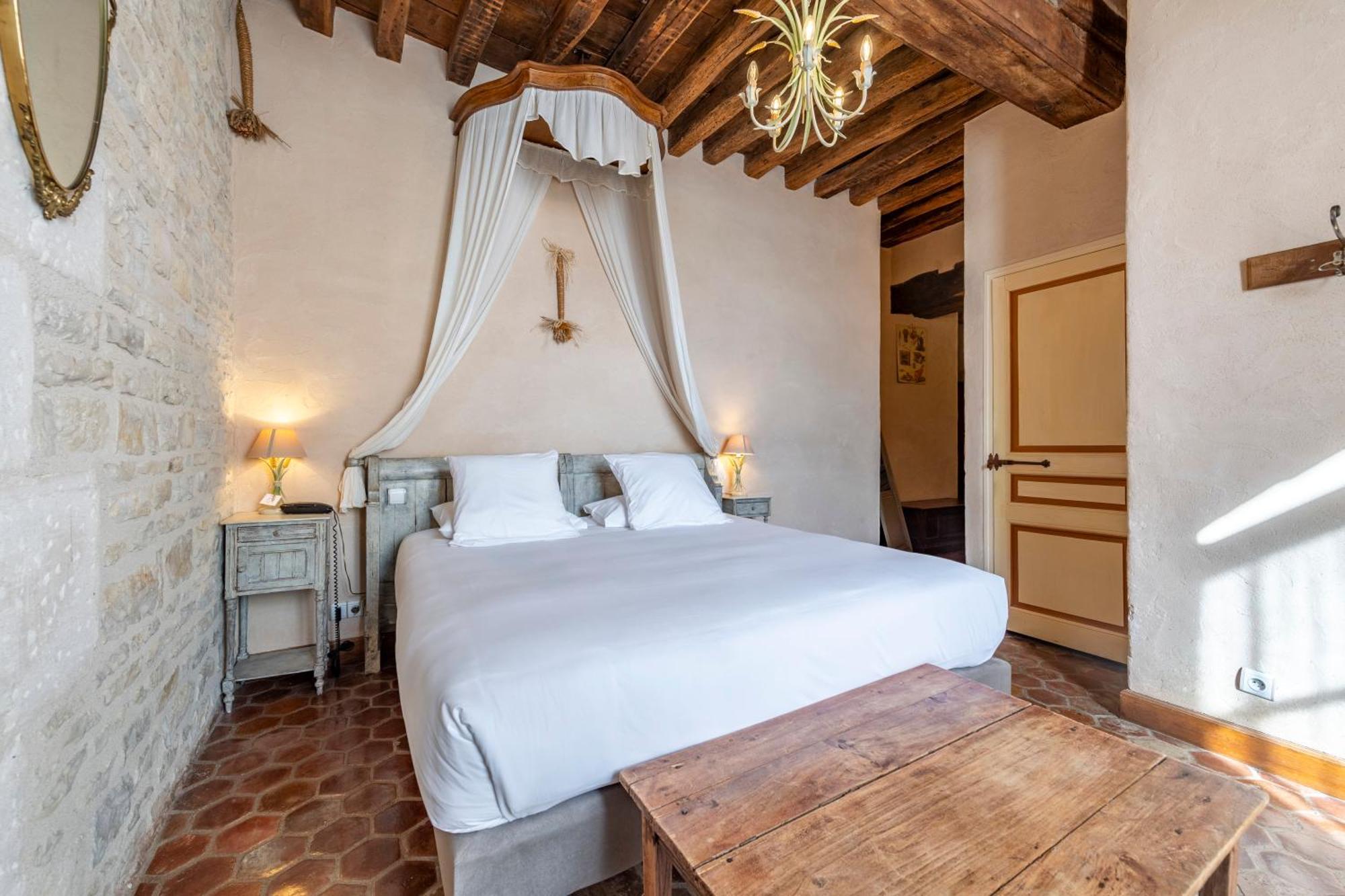 Hotel De La Beursaudiere Nitry Bagian luar foto