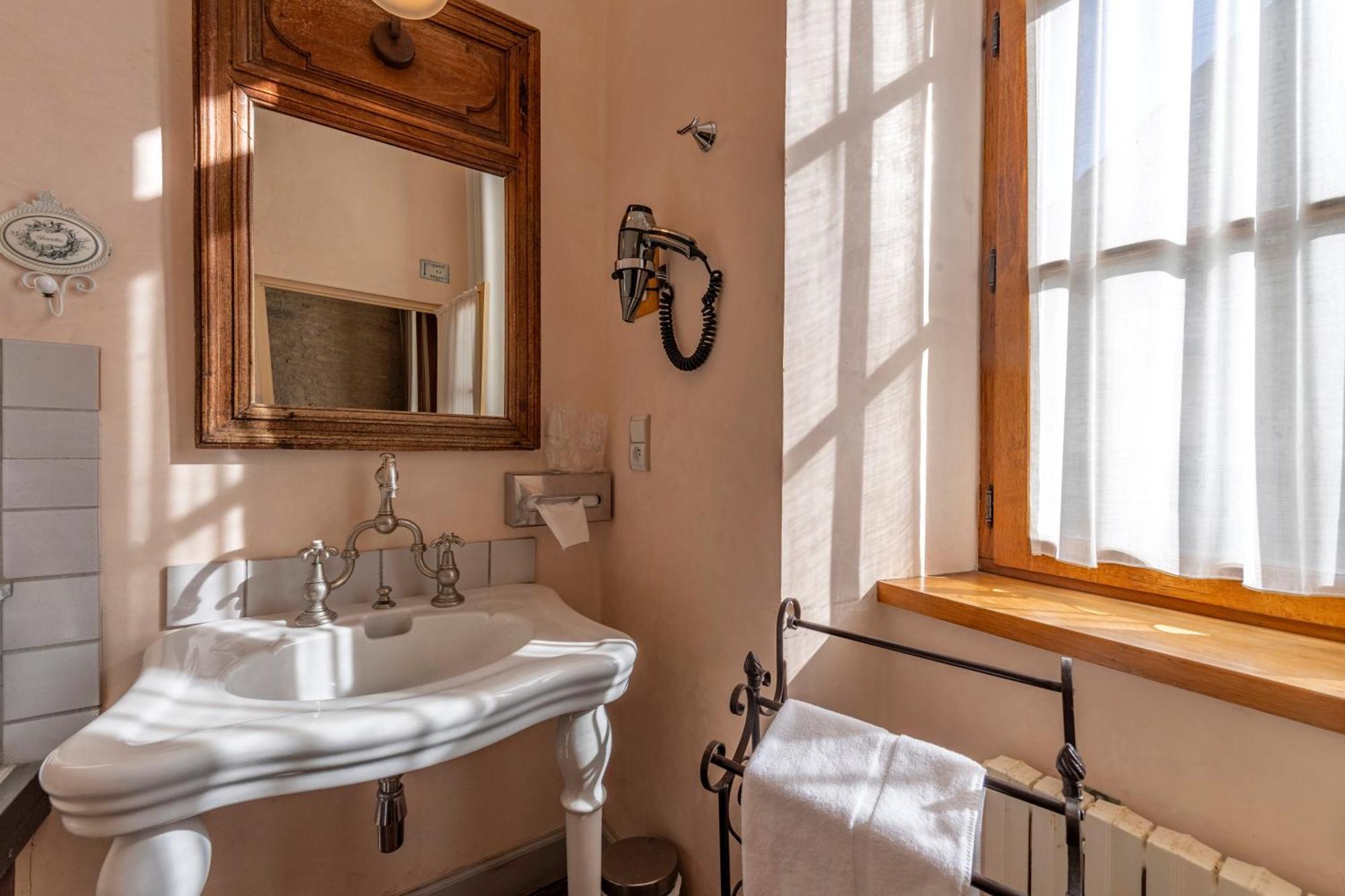 Hotel De La Beursaudiere Nitry Bagian luar foto