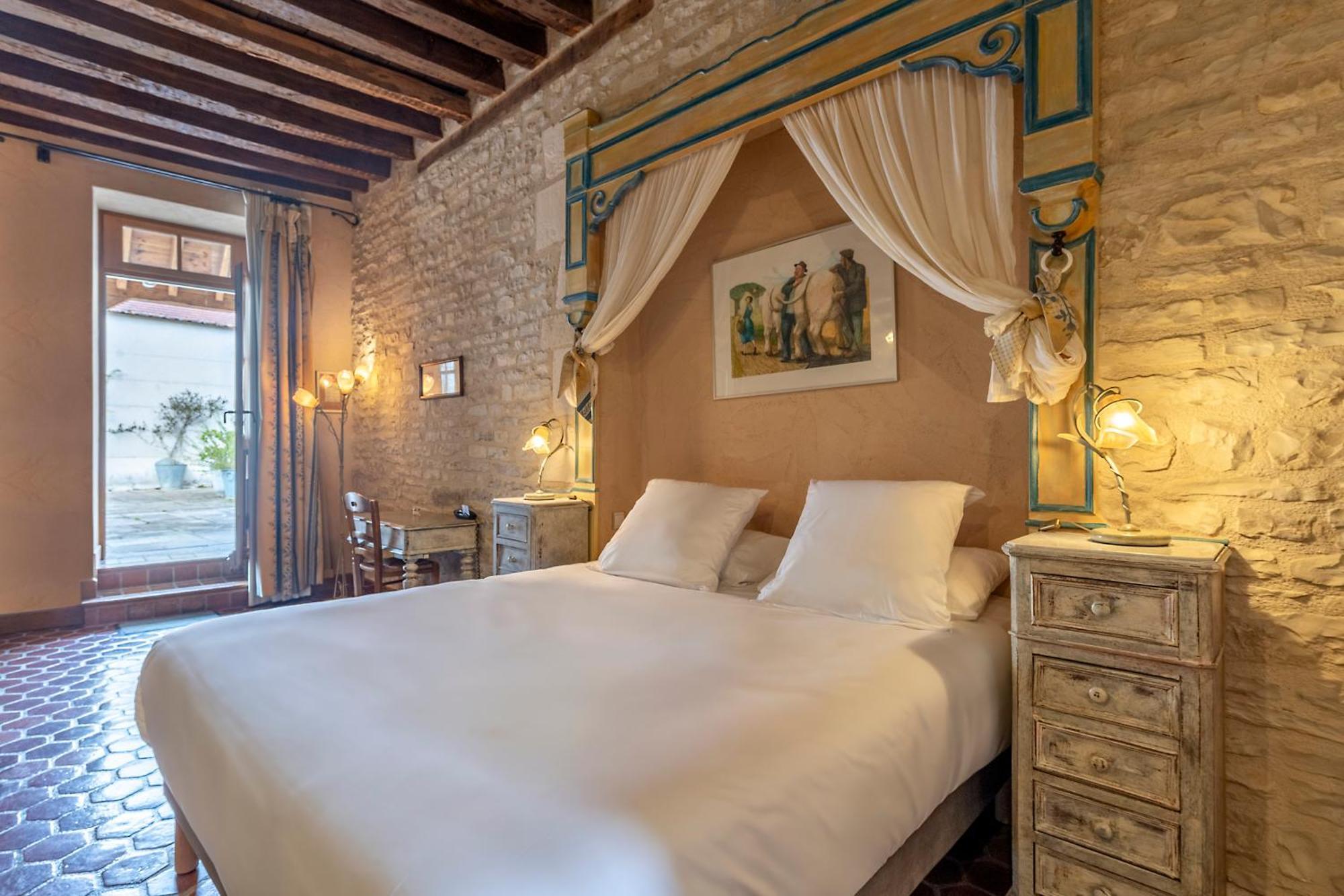 Hotel De La Beursaudiere Nitry Bagian luar foto