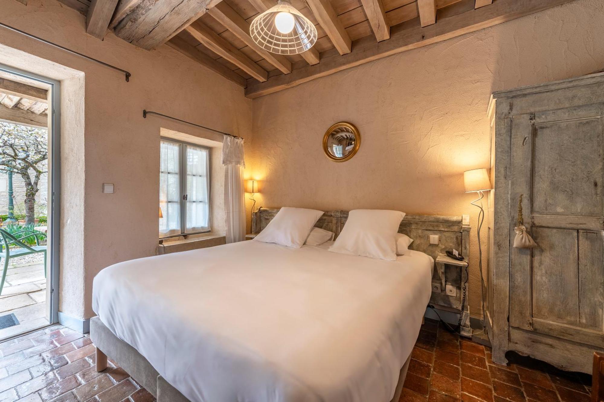 Hotel De La Beursaudiere Nitry Bagian luar foto