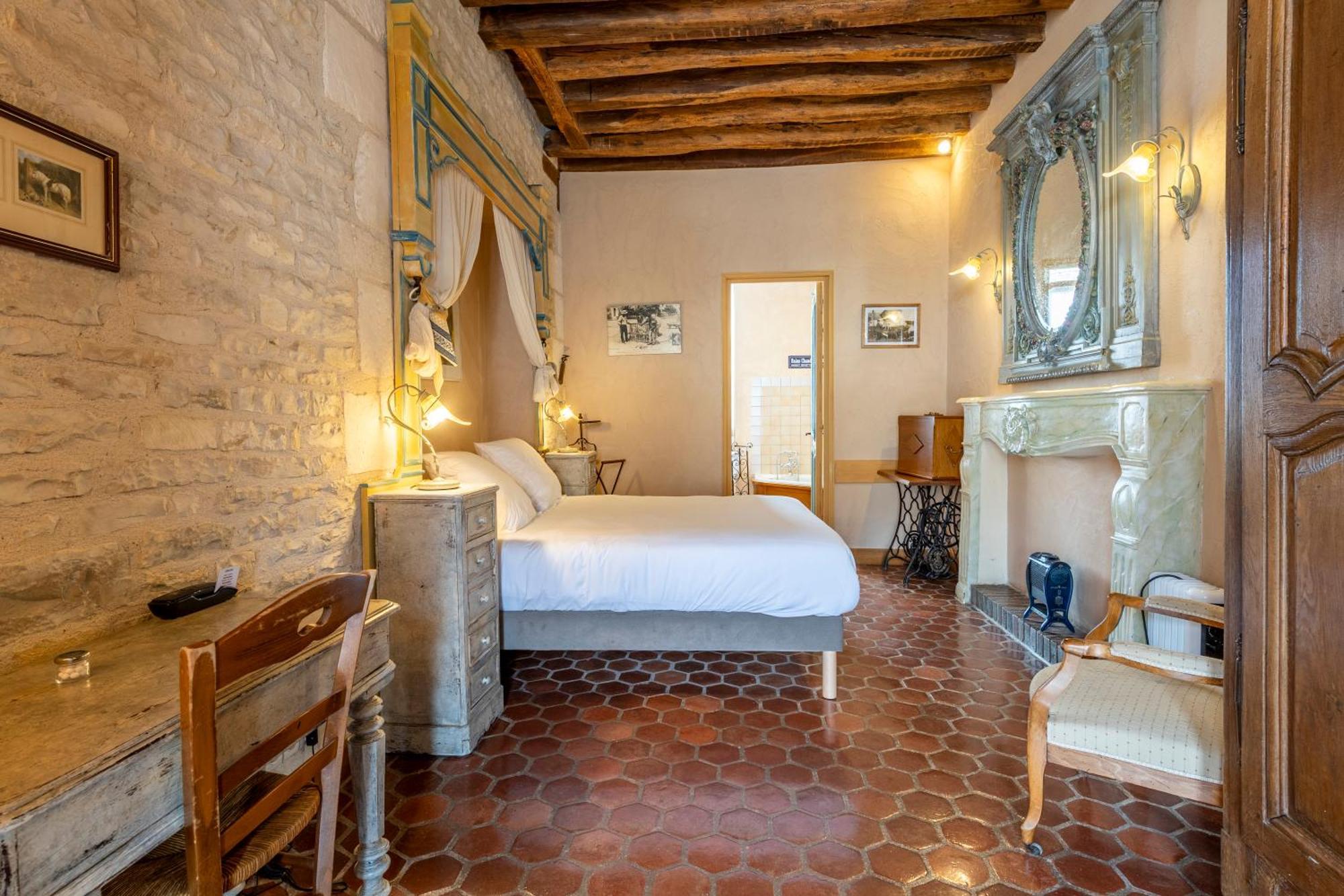 Hotel De La Beursaudiere Nitry Bagian luar foto