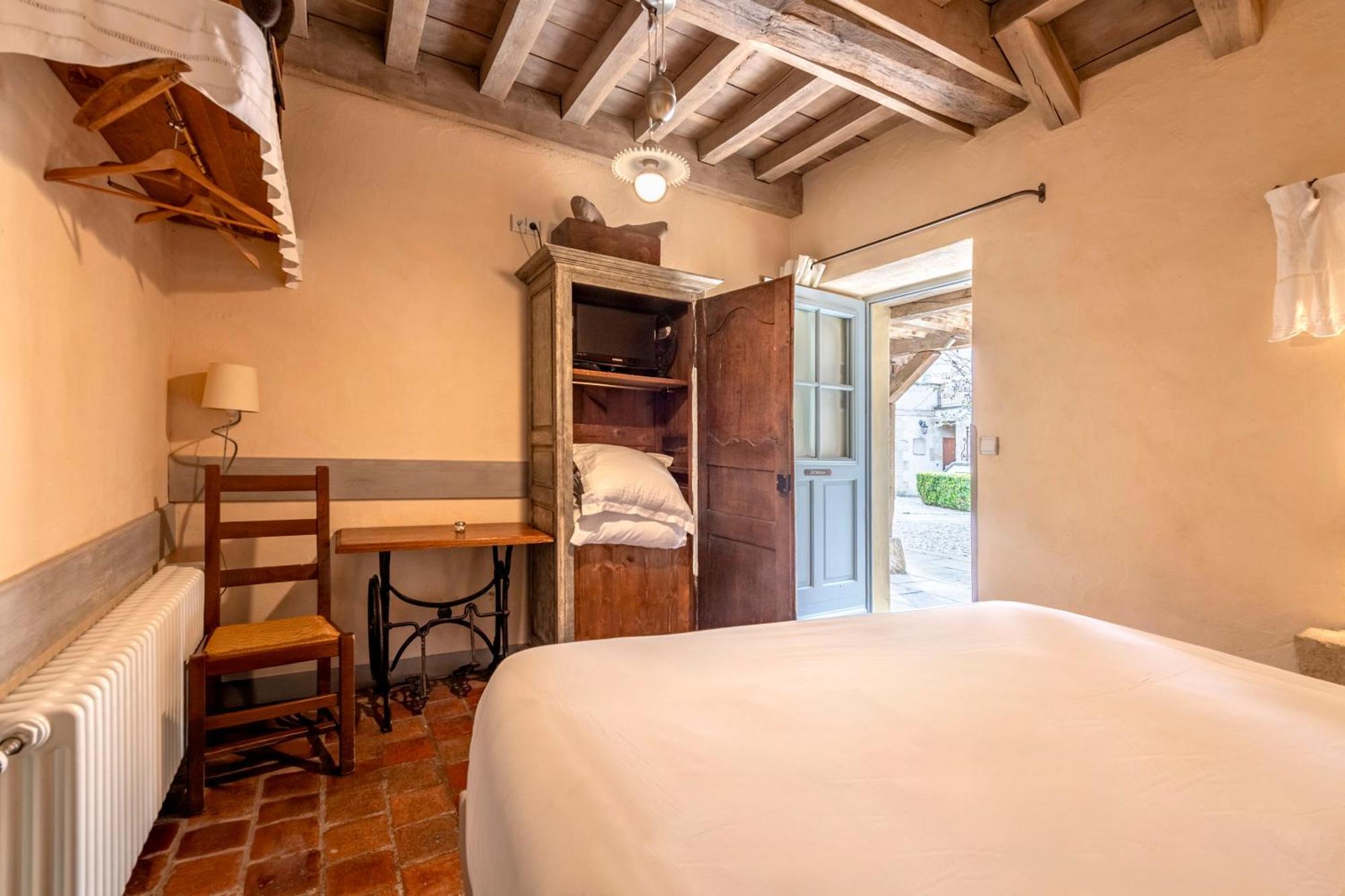 Hotel De La Beursaudiere Nitry Bagian luar foto