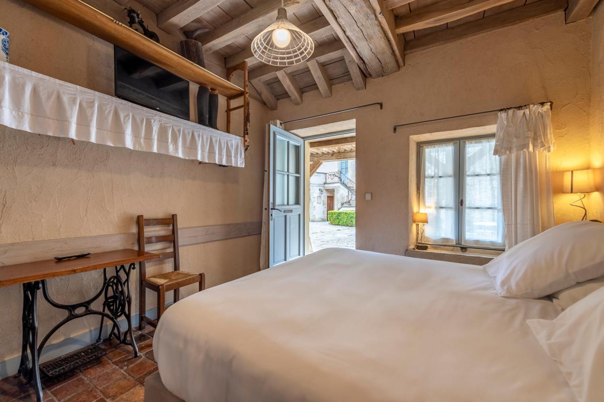 Hotel De La Beursaudiere Nitry Bagian luar foto